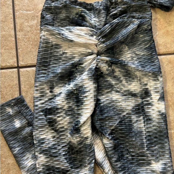 Chicoree workout top & bottom - Picture 3 of 3